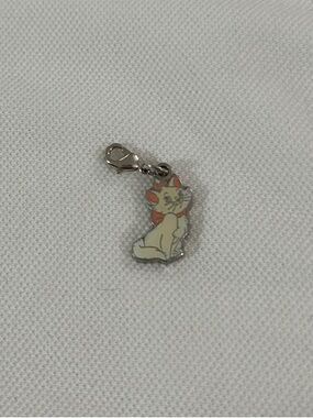 Disneys Marie the kitten from
The Aristocats …add and link bracelet charm